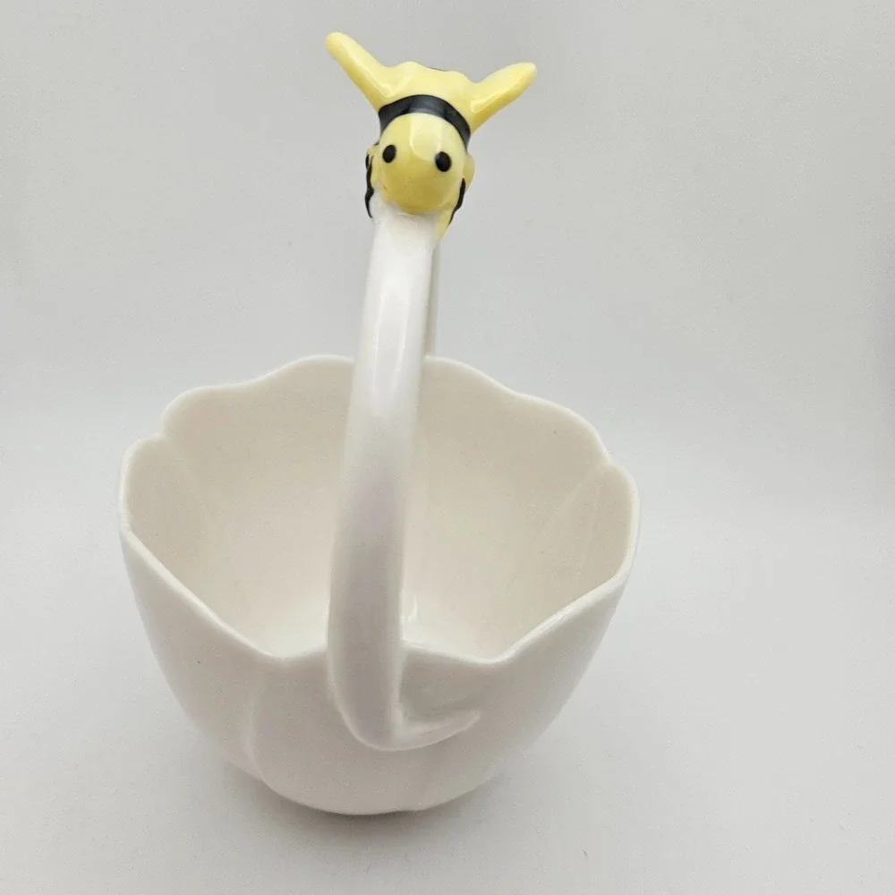 Gracie China Bumble Bee Basket Candy Dish White Ceramic Easter‎ Spring Decor